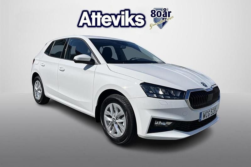 Vit Ny 2025 Skoda Fabia Selection Halvkombi | 262 400 kr (Marknadspris) - Bild 1/4
