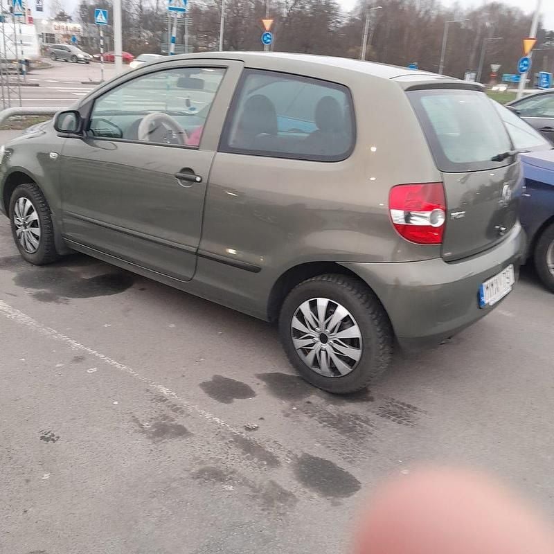 Begagnad VW Fox 75 HK (55 kW) 2007 Ljusgrön metallic Halvkombi