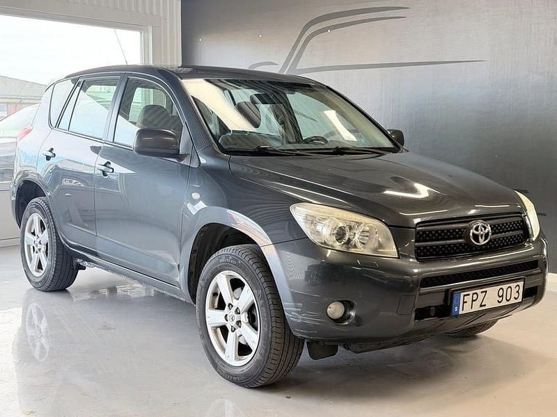 Begagnad Toyota RAV4 152 HK (111 kW) 2007 Mörkgrå SUV