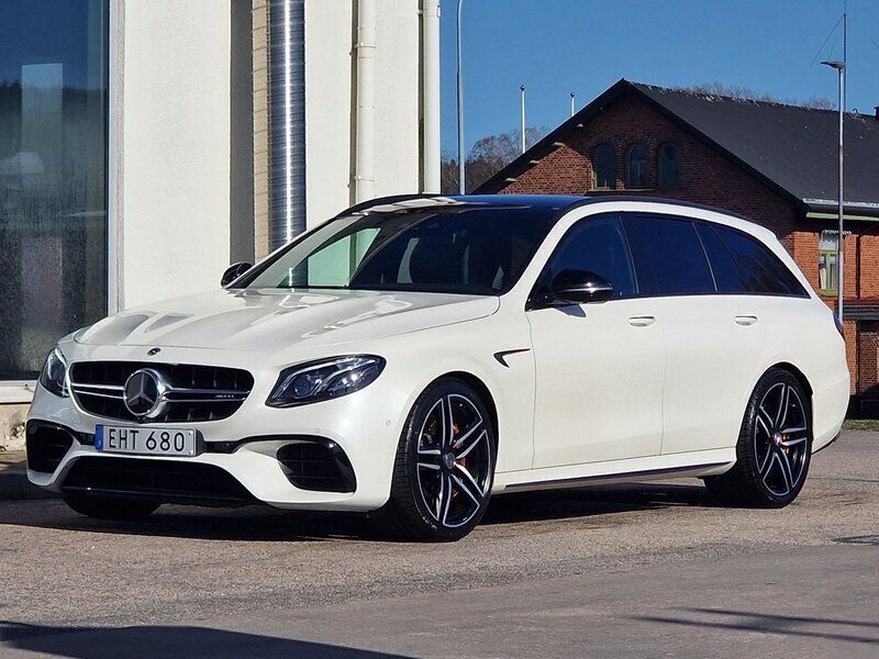 Vit Begagnad 2018 Mercedes E63S AMG AMG Kombi | 799 900 kr (Bra pris) - Bild 1/4