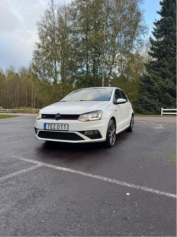 Vit Begagnad 2017 VW Polo GTI Halvkombi | 165 000 kr (Bra pris) - Bild 1/4