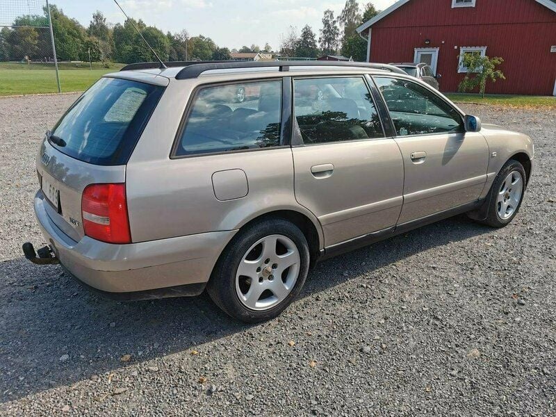 Begagnad Audi A4 Comfort 150 HK (110 kW) 2000 Ljusbrun Kombi