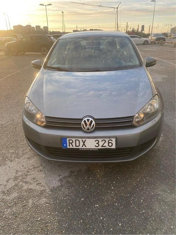 Grå Begagnad 2012 VW Golf VII Halvkombi | 55 000 kr (Marknadspris) - Bild 1/4