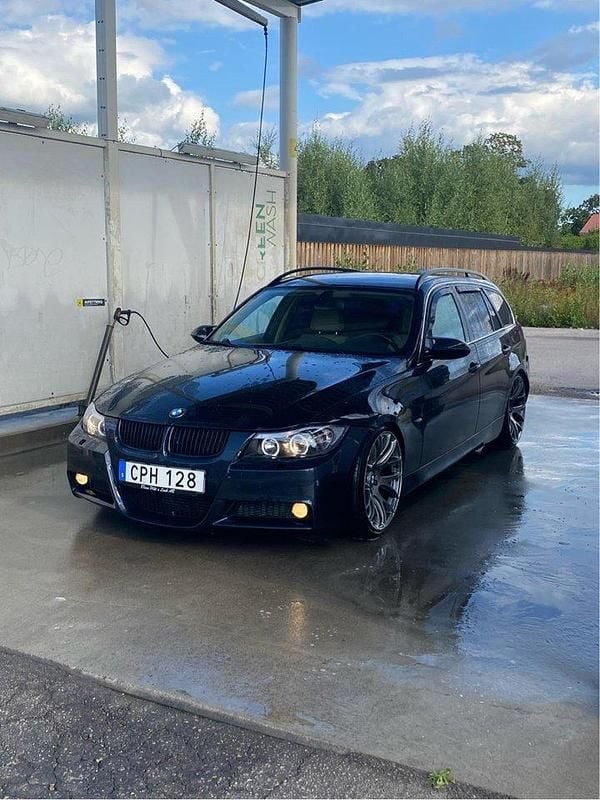 Svart Begagnad 2008 BMW 325 Advantage Kombi | 63 000 kr (Superpris) - Bild 1/1