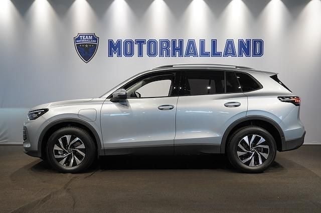 Silver Ny 2025 VW Tiguan Life SUV | 499 000 kr (Superpris) - Bild 1/4