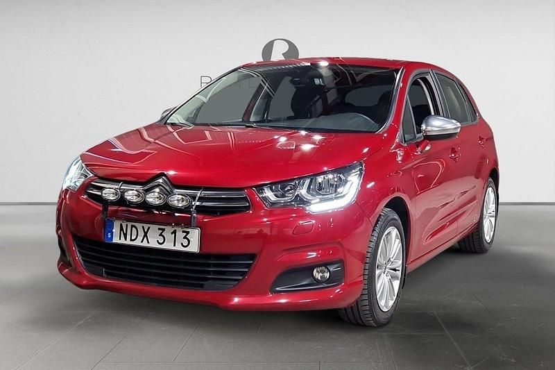 Röd Begagnad 2016 Citroën C4 Halvkombi | 104 900 kr (Marknadspris) - Bild 1/4
