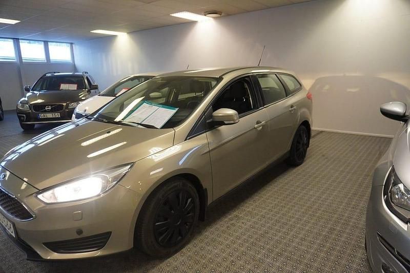 Grå Begagnad 2015 Ford Focus Trend Kombi | 75 000 kr (Bra pris) - Bild 1/4