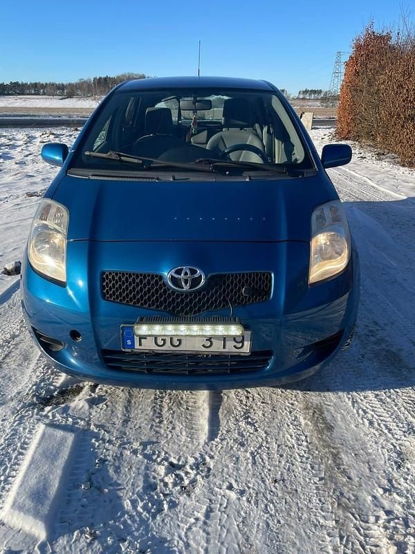 Begagnad 2007 Toyota Yaris Halvkombi | 18 500 kr (Marknadspris) - Bild 1/4