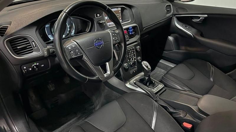 Begagnad Volvo V40 Momentum 116 HK (85 kW) 2014 Svart Kombi