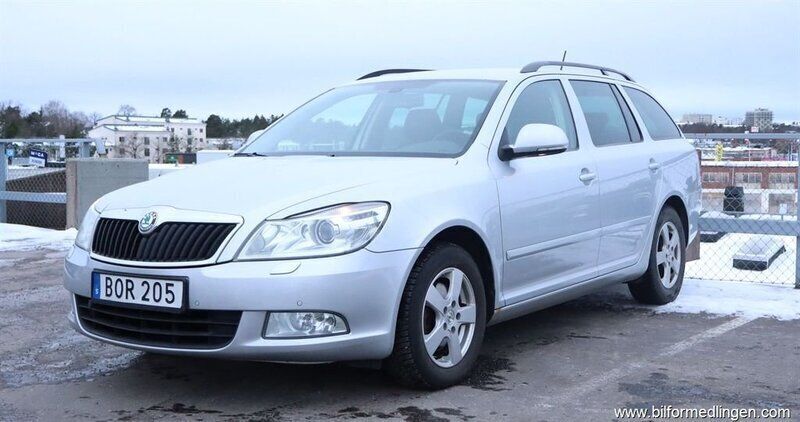 Silver samma som bilen Begagnad 2012 Skoda Octavia Kombi | 89 500 kr (Bra pris) - Bild 1/4
