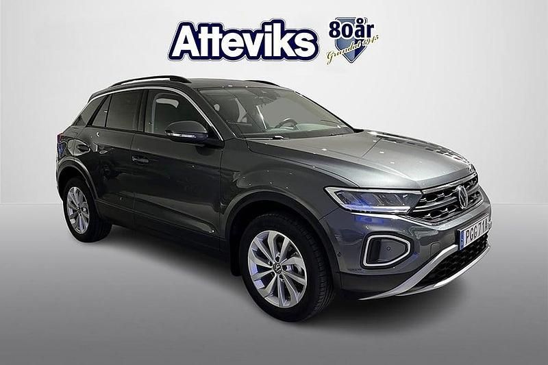 Grå Begagnad 2024 VW T-Roc SUV | 294 900 kr (Marknadspris) - Bild 1/4