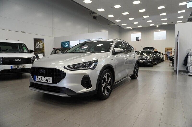 Grå/silver Begagnad 2023 Ford Focus Active Kombi | 289 900 kr (Marknadspris) - Bild 1/4