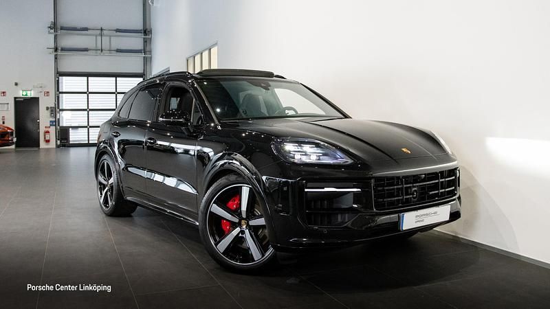 Svart (black) Begagnad 2024 Porsche Cayenne S E-Hybrid SUV | 1 169 000 kr - Bild 1/4