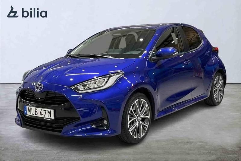 Blå Begagnad 2025 Toyota Yaris Hybrid Halvkombi | 279 900 kr - Bild 1/1
