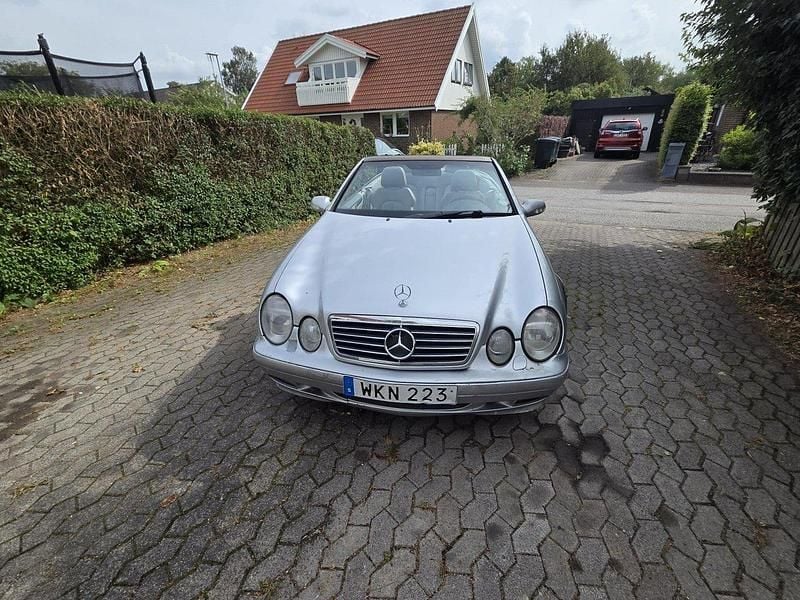 Silver Begagnad 2002 Mercedes CLK320 Cab | 47 000 kr - Bild 1/4
