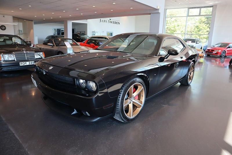Svart Begagnad 2010 Dodge Challenger Sportkupé | 299 900 kr - Bild 1/4
