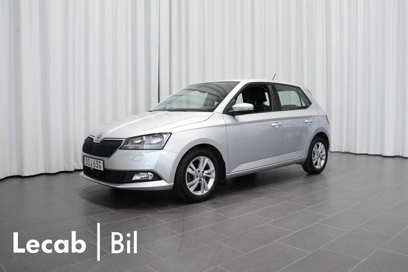 Silver (brilliant silver metallic) Begagnad 2021 Skoda Fabia Halvkombi | 149 500 kr (Marknadspris) - Bild 1/4