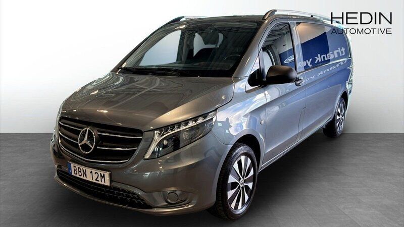 Grå (grey) Begagnad 2022 Mercedes Vito Minibuss | 519 000 kr - Bild 1/4