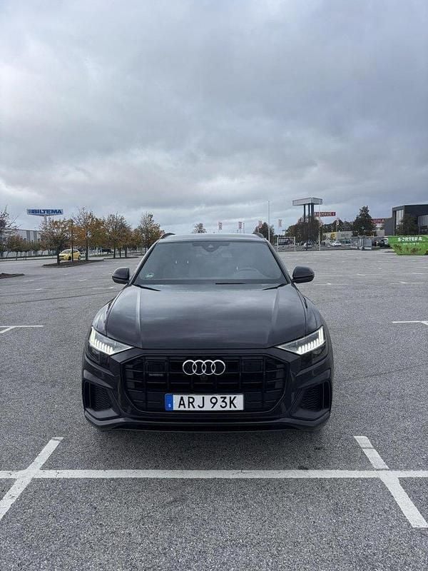 Svart Begagnad 2019 Audi Q8 S-Line SUV | 585 000 kr (Marknadspris) - Bild 1/4