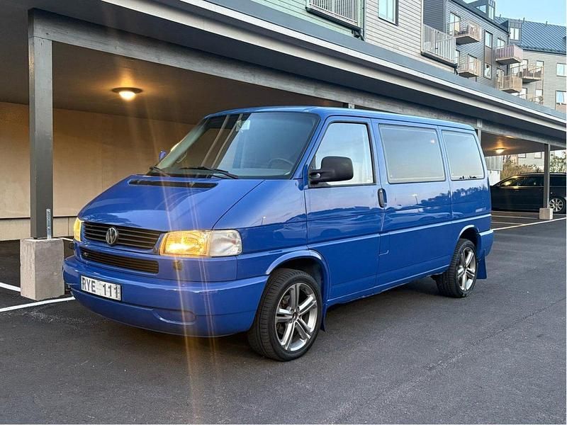 Blå Begagnad 2001 VW Caravelle Minibuss | 99 900 kr - Bild 1/4