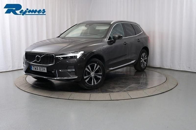 Platinum grey metallic Begagnad 2025 Volvo XC60 Core SUV | 489 900 kr (Bra pris) - Bild 1/4