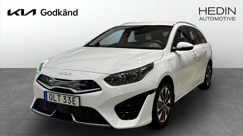 Vit (white) Begagnad 2022 Kia Ceed 2 Kombi | 239 900 kr (Bra pris) - Bild 1/4