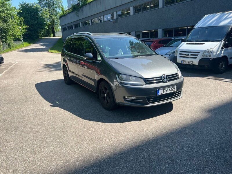 Grå Begagnad 2011 VW Sharan GT Minibuss | 109 900 kr (Marknadspris) - Bild 1/4