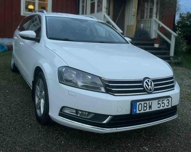 Vit Begagnad 2014 VW Passat Kombi | 80 000 kr (Bra pris) - Bild 1/4