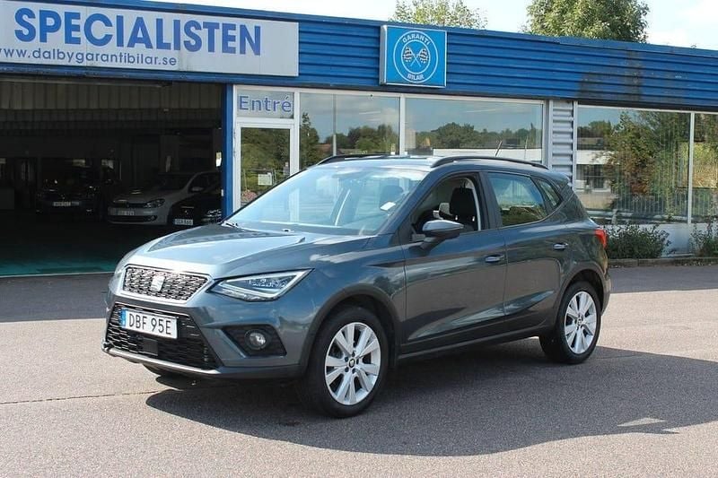 Tecgray metallic Begagnad 2019 Seat Arona Style SUV | 139 900 kr (Marknadspris) - Bild 1/4