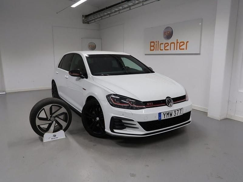 Vit Begagnad 2017 VW Golf VII GTI Halvkombi | 229 900 kr (Marknadspris) - Bild 1/3