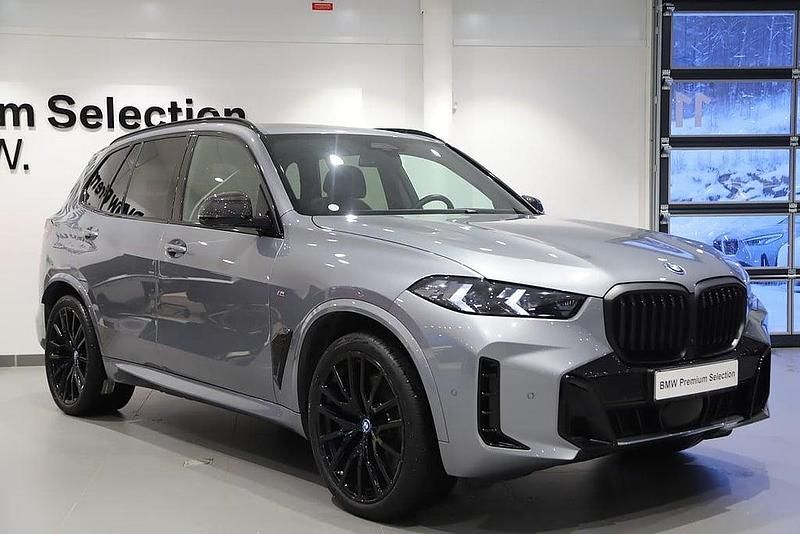 Grå Begagnad 2024 BMW X5 Comfort Edition SUV | 999 000 kr (Lite dyr) - Bild 1/3