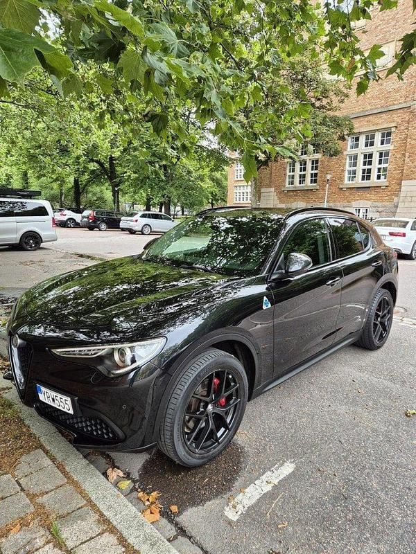 Svart Begagnad 2019 Alfa Romeo Stelvio SUV | 260 000 kr (Superpris) - Bild 1/4