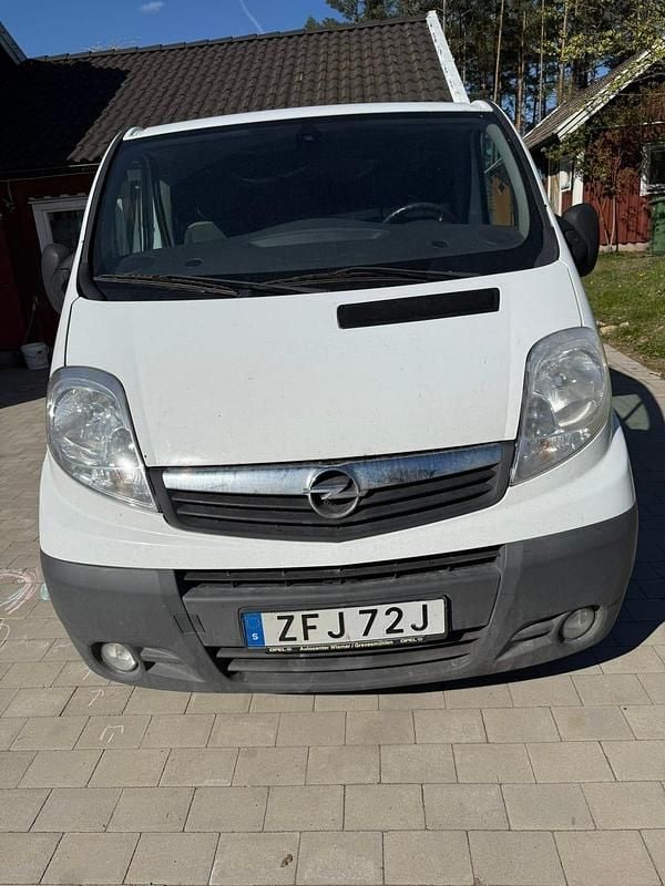 Begagnad Opel Vivaro 114 HK (83 kW) 2014 Minibuss