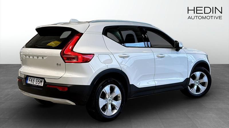 Begagnad Volvo XC40 Momentum 197 HK (144 kW) 2021 Vit (white) SUV