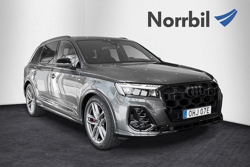 Grå (daytonagrå pärleffekt) Ny 2025 Audi Q7 S-Line SUV | 1 149 000 kr (Bra pris) - Bild 1/4