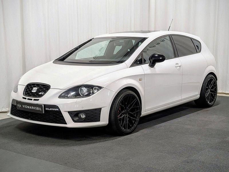 Vit Begagnad 2010 Cupra Leon Halvkombi | 109 900 kr (Marknadspris) - Bild 1/4