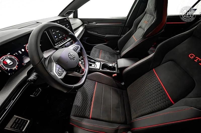 Begagnad VW Golf VIII GTI Clubsport 300 HK (220 kW) 2024 Svart Halvkombi