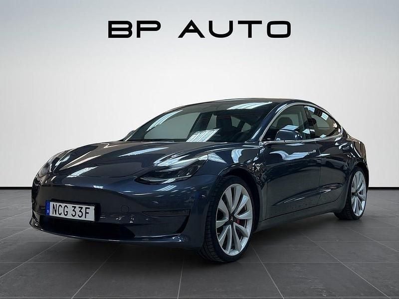 Begagnad Tesla Model 3 Performance 377 kW (513 HK) 2019 Grå Sedan