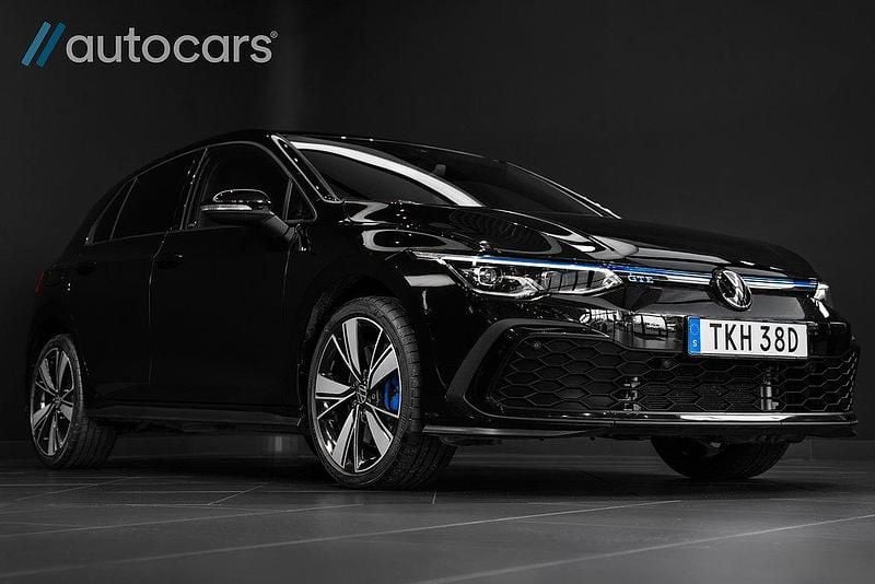 Svart Begagnad 2020 VW Golf VIII GTE Halvkombi | 337 500 kr (Dyr) - Bild 1/4