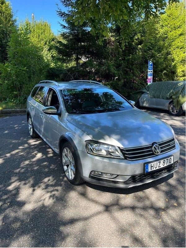 Silver Begagnad 2013 VW Passat Alltrack Kombi | 79 900 kr (Bra pris) - Bild 1/4