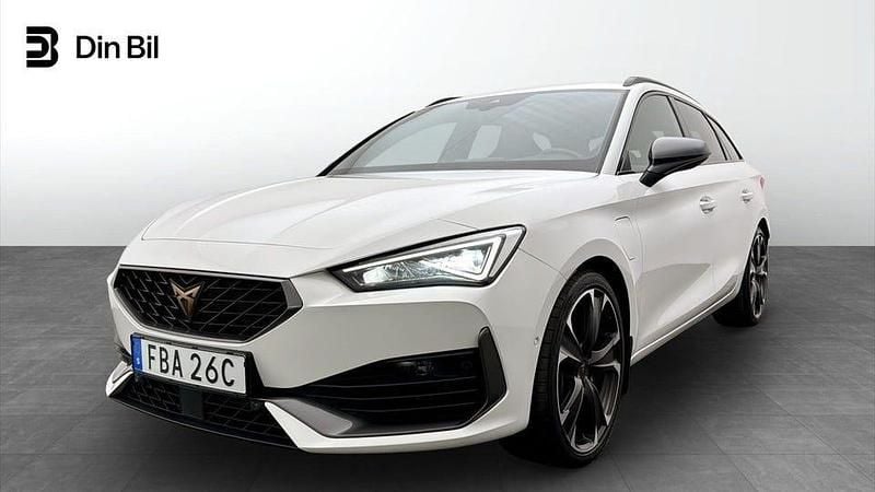 Vit Begagnad 2023 Cupra Leon VZ Kombi | 269 900 kr (Marknadspris) - Bild 1/4
