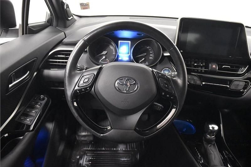Begagnad Toyota C-HR Edition 122 HK (89 kW) 2018 Vit SUV