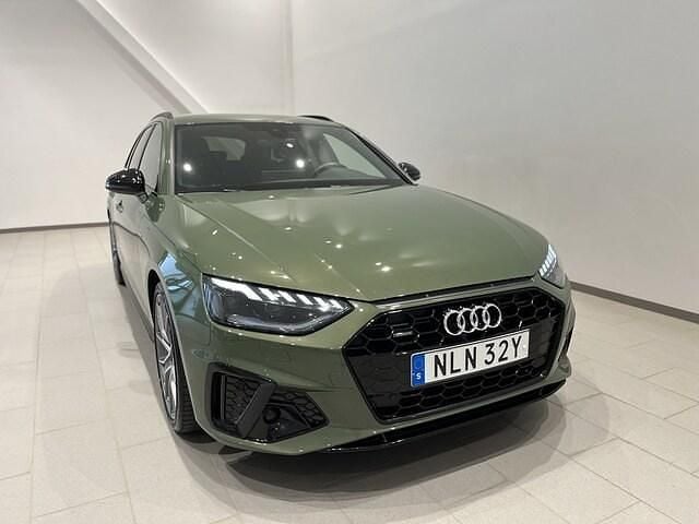 Distriktgrön metallic Begagnad 2023 Audi A4 S-Line Kombi | 459 000 kr (Dyr) - Bild 1/4