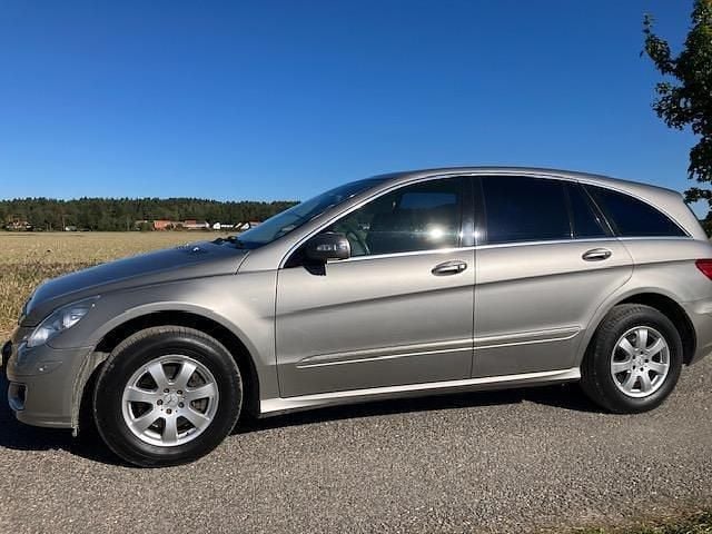 Grå Begagnad 2007 Mercedes R320 Minibuss | 55 000 kr - Bild 1/4