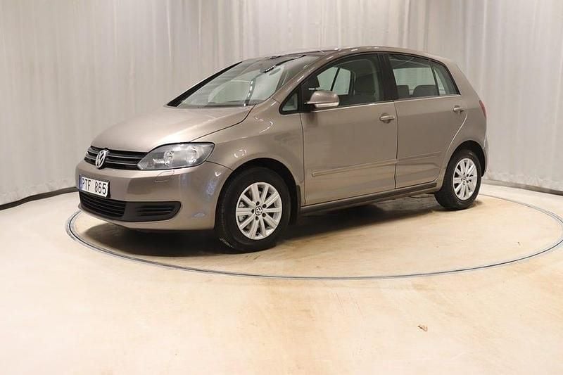 Cashmere brown Begagnad 2014 VW Golf Plus Cross Minibuss | 84 900 kr (Marknadspris) - Bild 1/4