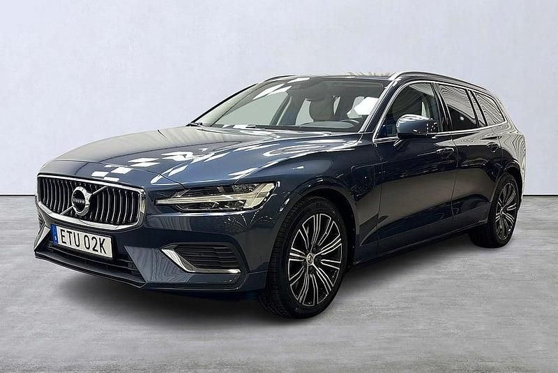 Mörkblå Begagnad 2020 Volvo V60 Inscription Kombi | 299 900 kr (Marknadspris) - Bild 1/4
