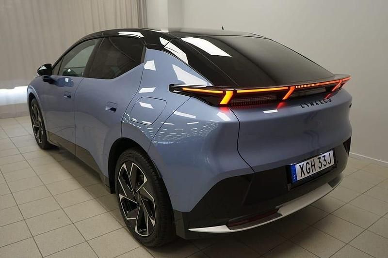 Begagnad Lynk & Co 02 202 kW (275 HK) 2024 Blå SUV