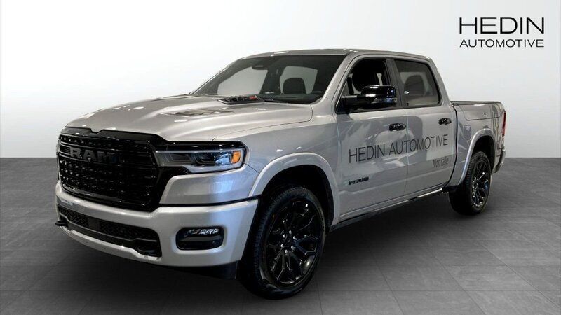 Grå (grey) Ny 2025 RAM 1500 Pickup | 1 344 880 kr (Marknadspris) - Bild 1/4