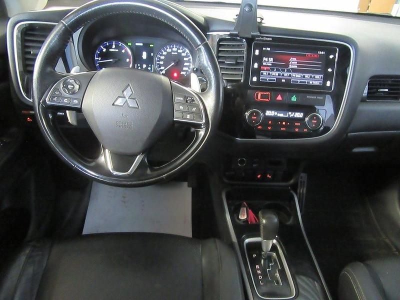 Begagnad Mitsubishi Outlander 150 HK (110 kW) 2017 Svart SUV