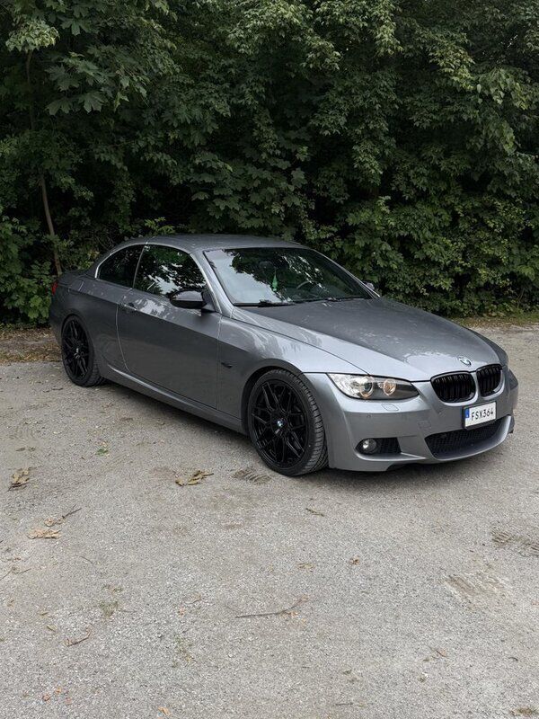 Grå Begagnad 2007 BMW 335 Cabriolet Comfort Edition Cab | 185 000 kr (Marknadspris) - Bild 1/4